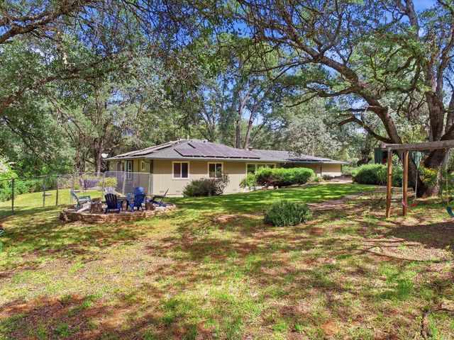 24912 Connie Ct, Auburn, CA 95602