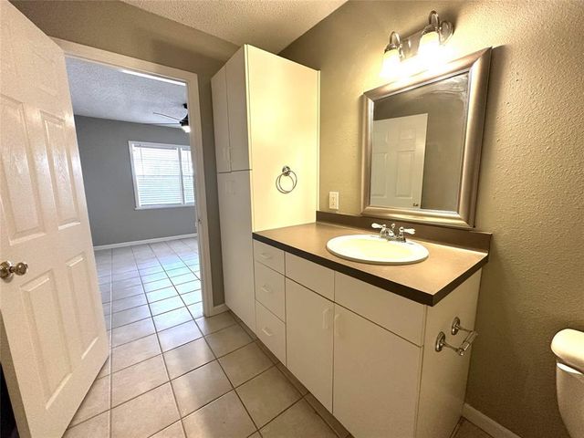 1104 Kinney Ave A, Austin, TX 78704