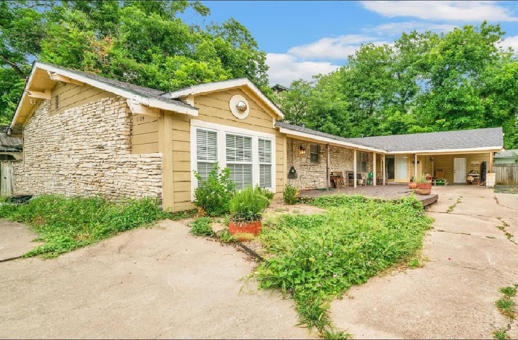 1104 Kinney Ave A, Austin, TX 78704