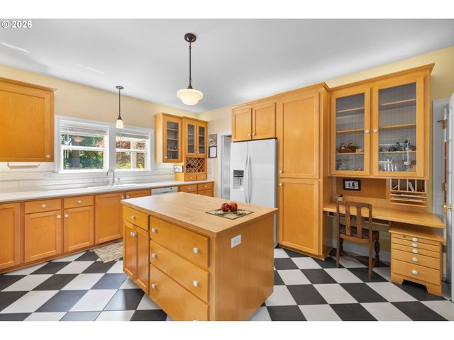 11812 Sw 17TH Ave, Portland, OR 97219