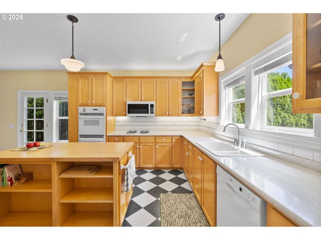 11812 Sw 17TH Ave, Portland, OR 97219