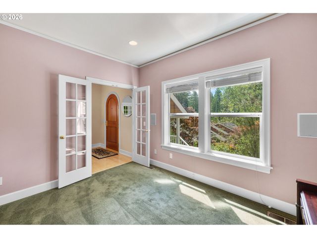 11812 Sw 17TH Ave, Portland, OR 97219