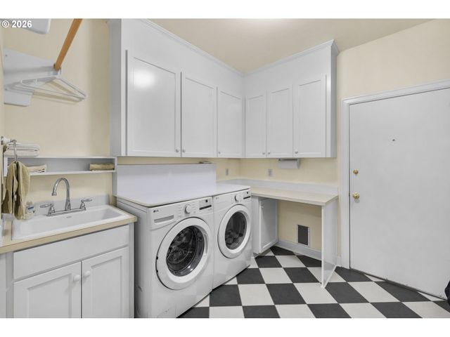11812 Sw 17TH Ave, Portland, OR 97219