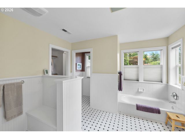 11812 Sw 17TH Ave, Portland, OR 97219