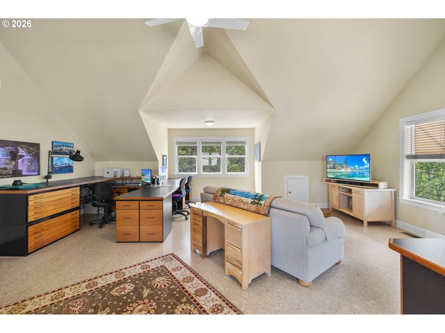 11812 Sw 17TH Ave, Portland, OR 97219
