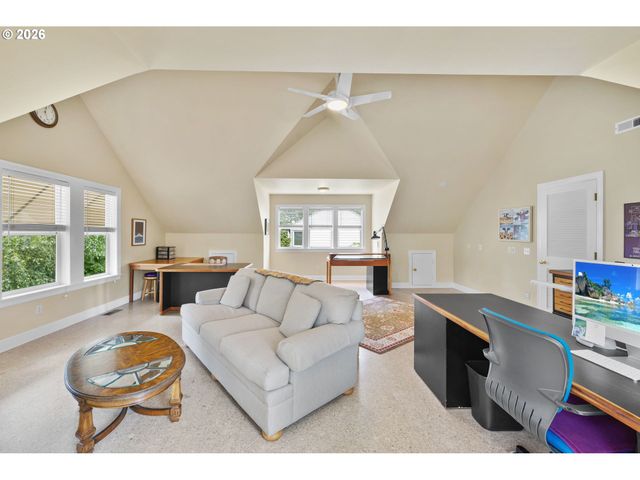 11812 Sw 17TH Ave, Portland, OR 97219