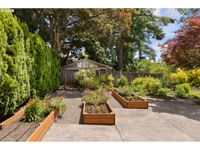 11812 Sw 17TH Ave, Portland, OR 97219