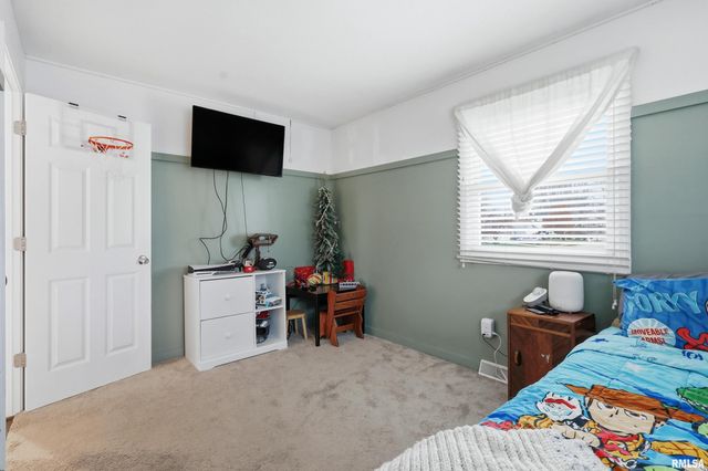 3309 WINSTON Drive, Bettendorf, IA 52722