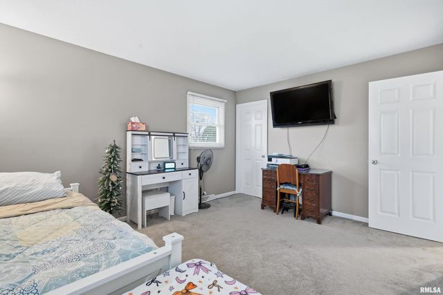 3309 WINSTON Drive, Bettendorf, IA 52722