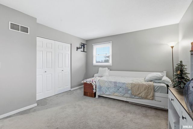 3309 WINSTON Drive, Bettendorf, IA 52722