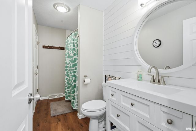 3309 WINSTON Drive, Bettendorf, IA 52722