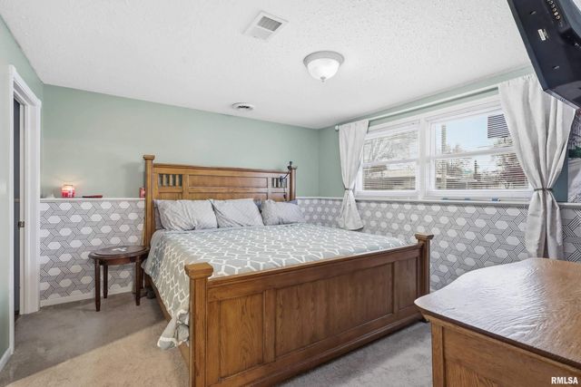 3309 WINSTON Drive, Bettendorf, IA 52722