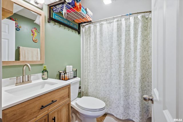 3309 WINSTON Drive, Bettendorf, IA 52722