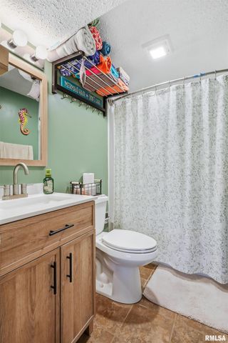 3309 WINSTON Drive, Bettendorf, IA 52722