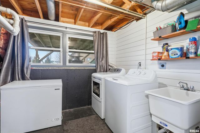 3309 WINSTON Drive, Bettendorf, IA 52722