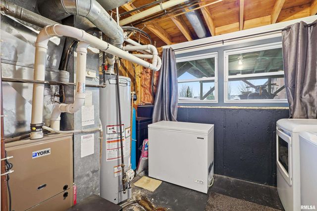 3309 WINSTON Drive, Bettendorf, IA 52722