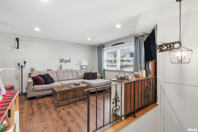 3309 WINSTON Drive, Bettendorf, IA 52722