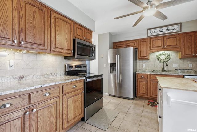 3309 WINSTON Drive, Bettendorf, IA 52722