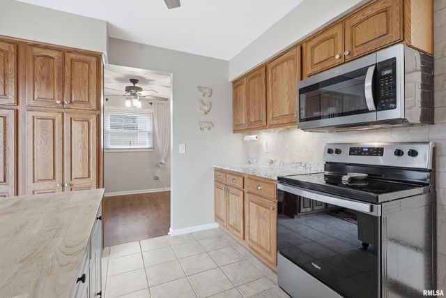 3309 WINSTON Drive, Bettendorf, IA 52722