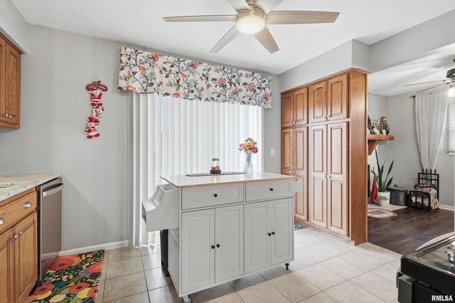 3309 WINSTON Drive, Bettendorf, IA 52722