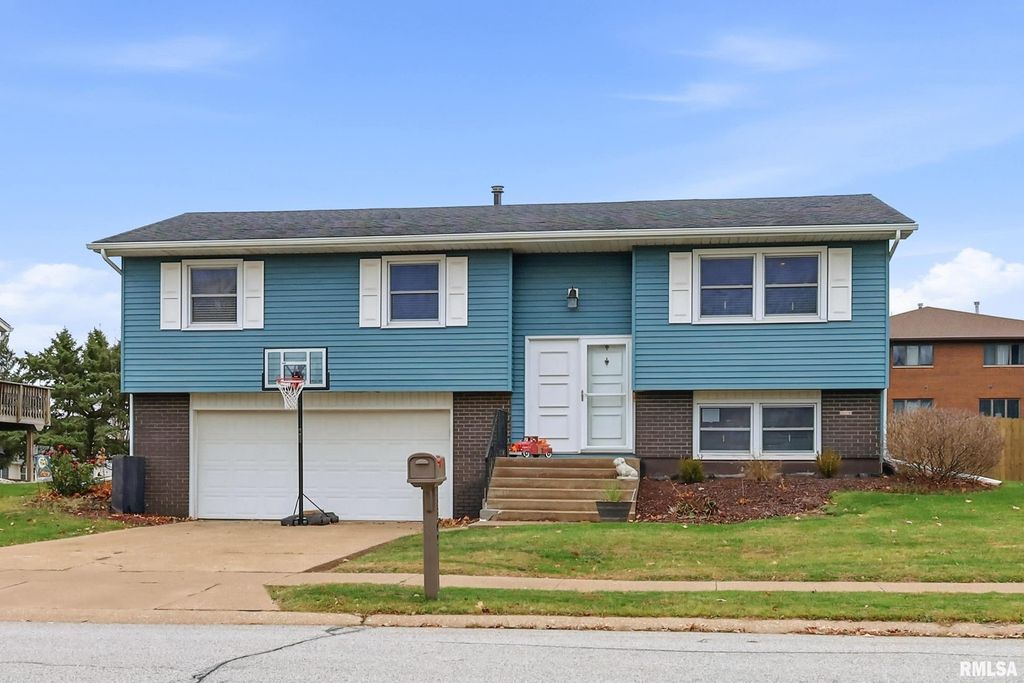 3309 WINSTON Drive, Bettendorf, IA 52722