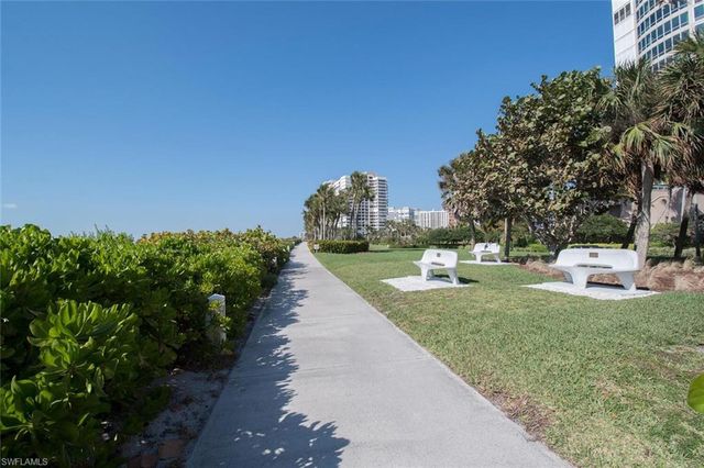 4200 Belair LN # 105, Naples, FL 34103