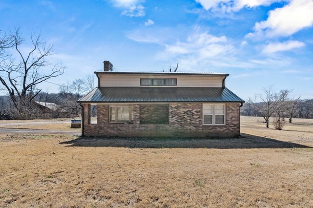 222 Gillum Hollow Rd, Indian Mound, TN 37079