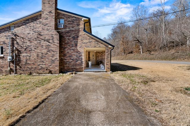 222 Gillum Hollow Rd, Indian Mound, TN 37079
