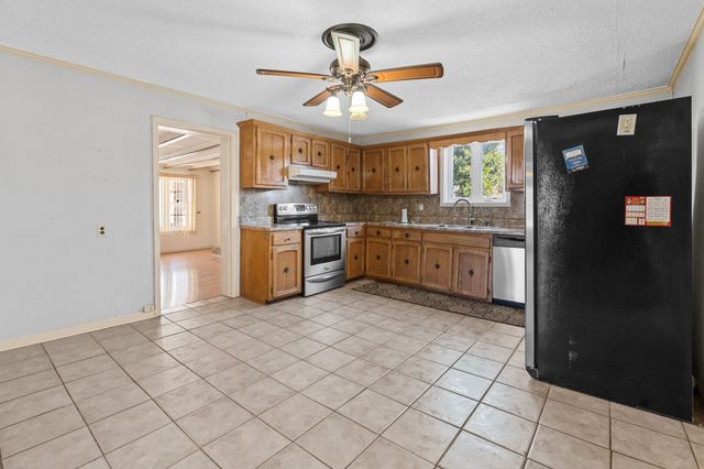 222 Gillum Hollow Rd, Indian Mound, TN 37079