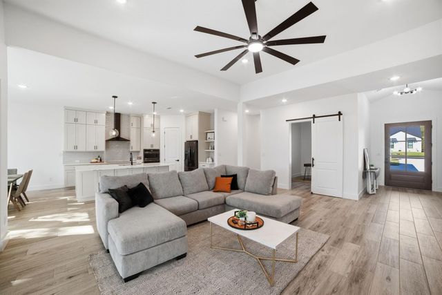 226 Sunday DR, Burnet, TX 78611