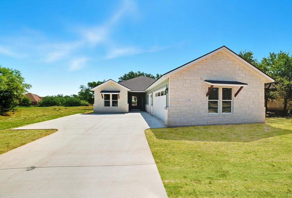 226 Sunday DR, Burnet, TX 78611