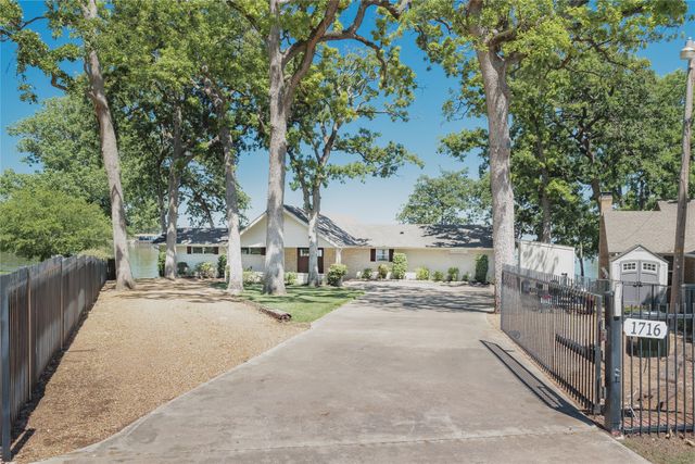 1716 Luau Court, Tool, TX 75143