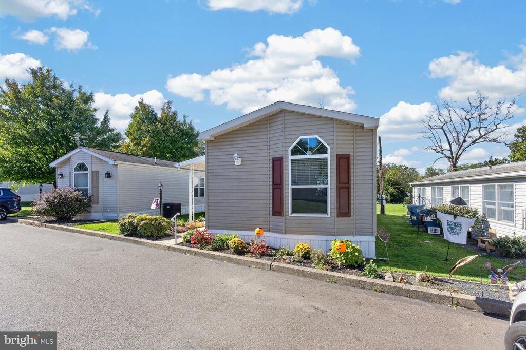 1033 PINE CIR, TELFORD, PA 18969 — exterior