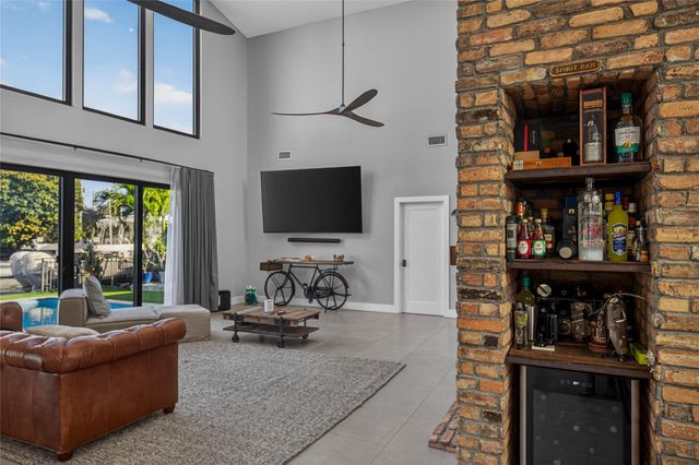 4000 NE 23rd Avenue, Lighthouse Point, FL 33064