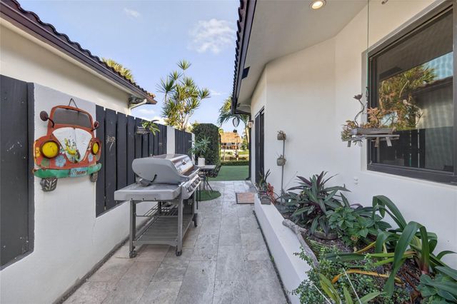 4000 NE 23rd Avenue, Lighthouse Point, FL 33064