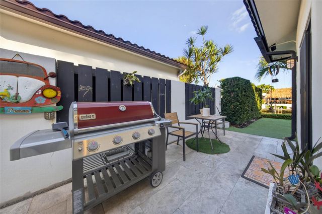 4000 NE 23rd Avenue, Lighthouse Point, FL 33064