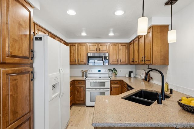 2212 S Nome Court, Aurora, CO 80014