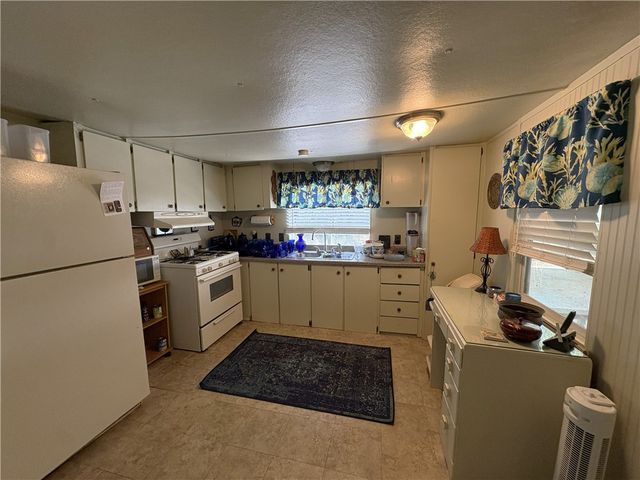 1608 Sammy Henderson St, Rockport, TX 78382