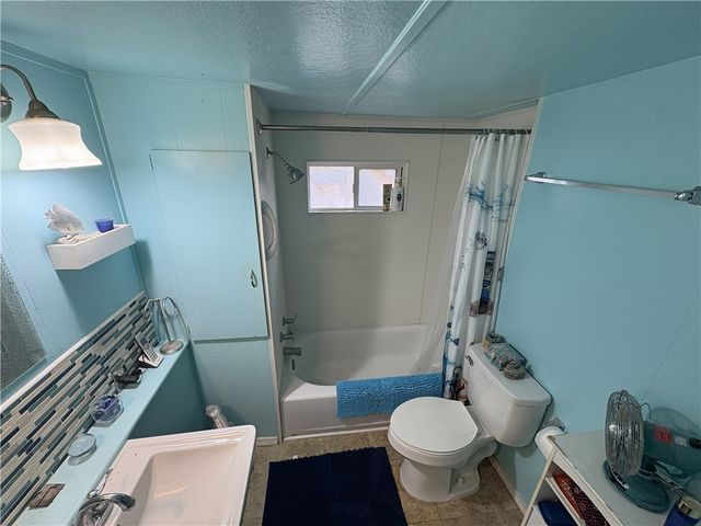 1608 Sammy Henderson St, Rockport, TX 78382