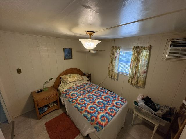 1608 Sammy Henderson St, Rockport, TX 78382