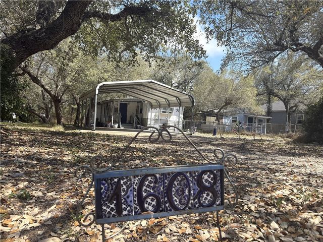 1608 Sammy Henderson St, Rockport, TX 78382