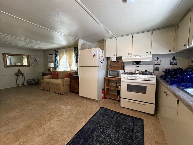 1608 Sammy Henderson St, Rockport, TX 78382