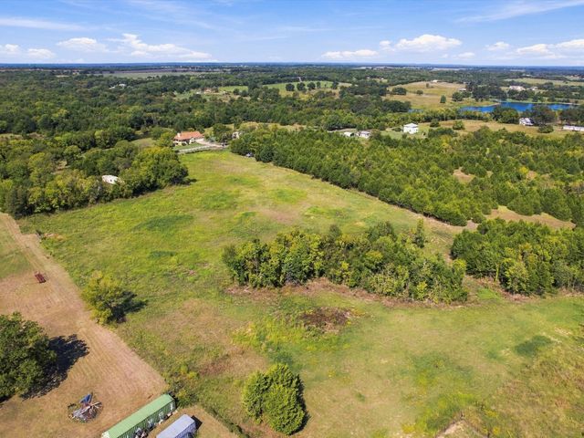 828 Blanton Hill Road, Whitewright, TX 75491