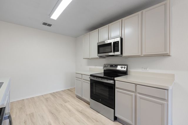 1128 Boxwood Drive, Crowley, TX 76036