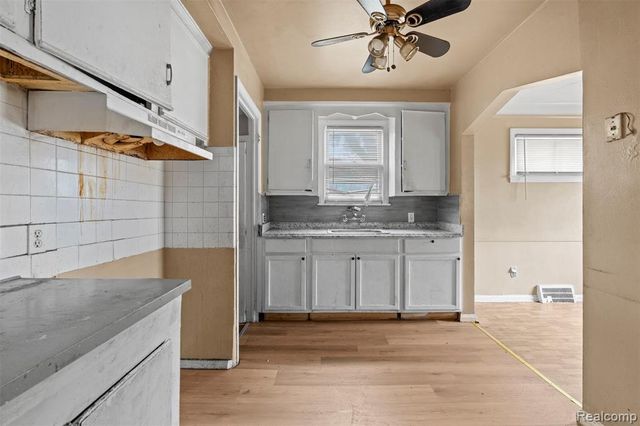 14000 Bringard Drive, Detroit, MI 48205