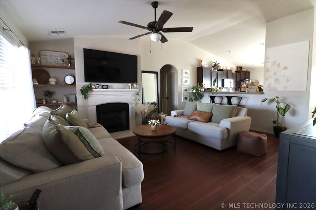 12755 N 124th East Place, Collinsville, OK 74021