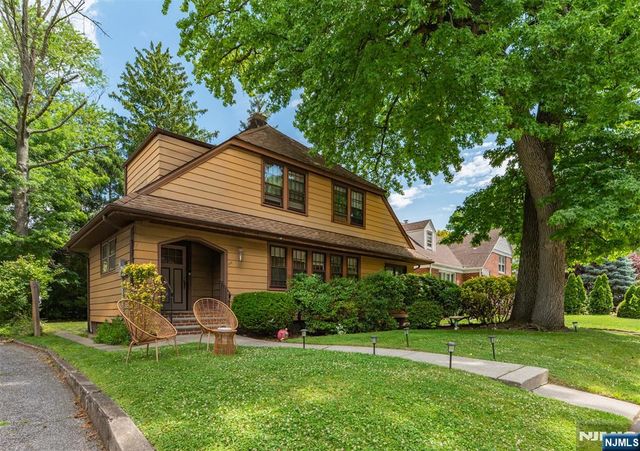 529 Wyndham Road, Teaneck, NJ 07666