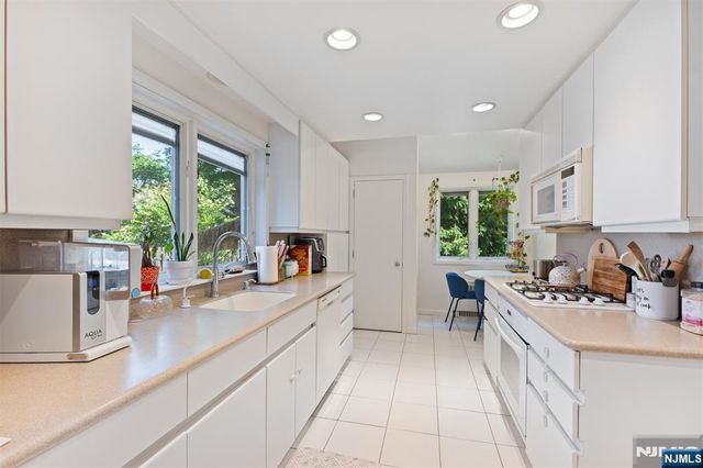 529 Wyndham Road, Teaneck, NJ 07666