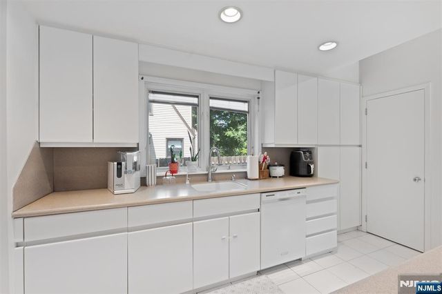 529 Wyndham Road, Teaneck, NJ 07666