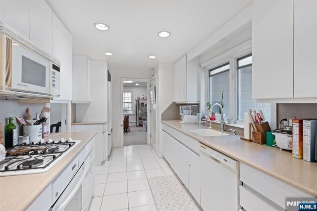 529 Wyndham Road, Teaneck, NJ 07666